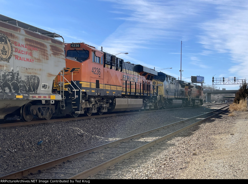 BNSF 5907, CSX 506 & BNSF 4236